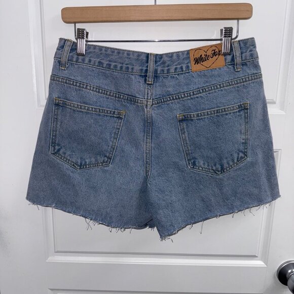 3/$30 White Fox Not meant to be denim shorts Size Medium New - Picture 2 of 3